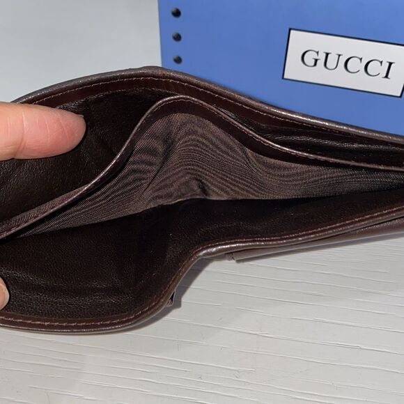 Gucci Bifold Brown Tan Canvas Iconic GG Monogram Leather Trim With Red Crease - Picture 9 of 17